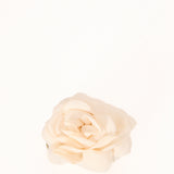 BAGCHARM/HÅRKLEMME HVID BLOMST