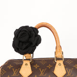 BAGCHARM/HÅRKLEMME SORT BLOMST