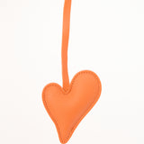 BAGCHARM ORANGE TEKSTUR HJERTE