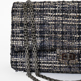 CHANEL 2.55 TWEED CROSSBODY BAKSIDA