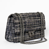 CHANEL 2.55 TWEED CROSSBODY BAKSIDA