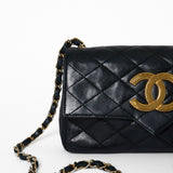 1980-tals Chanel svart quiltad lammskinn Vintage Single Flap Bag