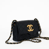 1980-tals Chanel svart quiltad lammskinn Vintage Single Flap Bag